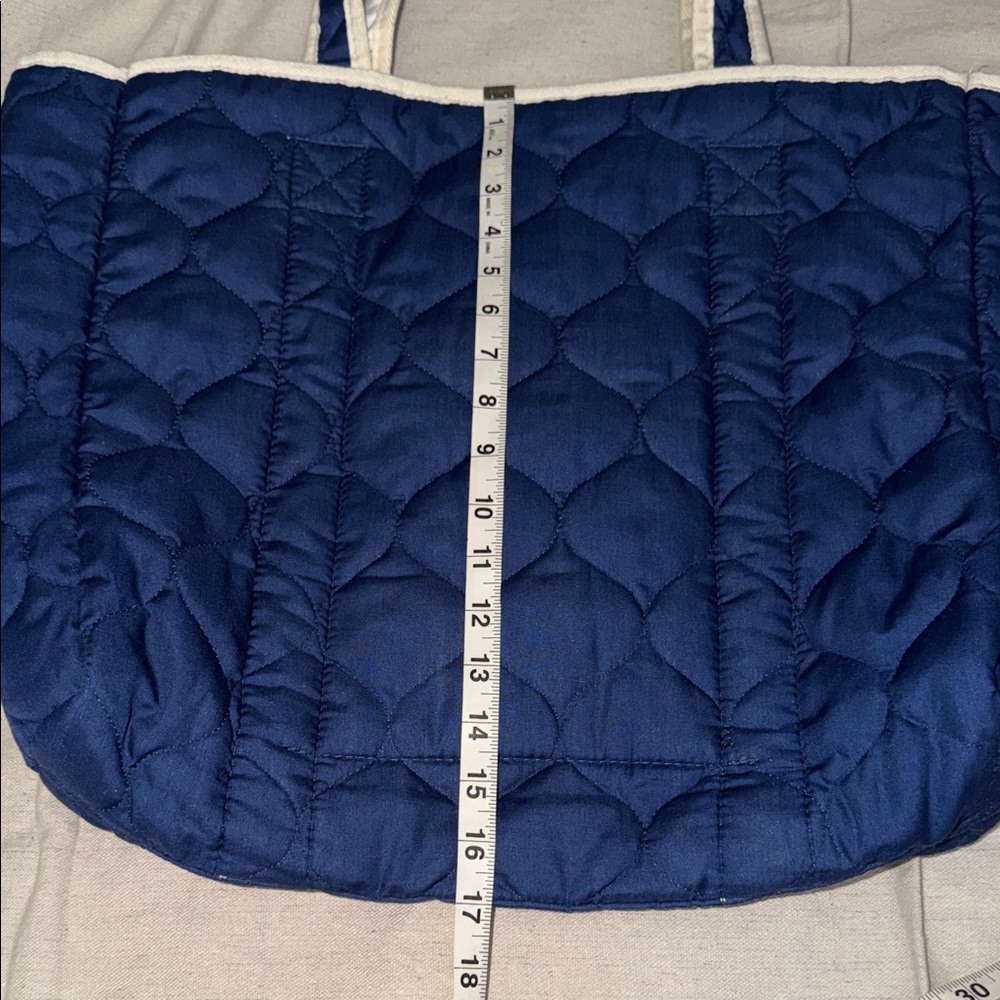 Elle and Emm Toile Reversible Beach Quilted Tote Blue And White - Picture 8 of 9
